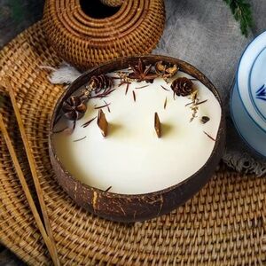 Natural Coconut Shell Candle - Cream